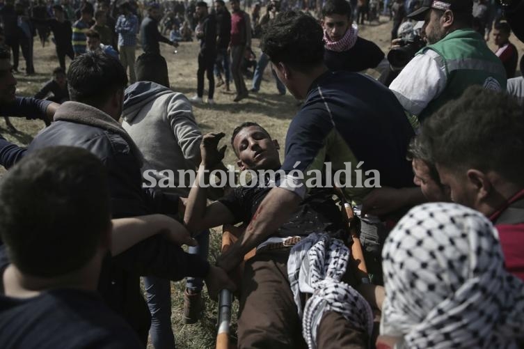 Tres muertos y 250 heridos en la frontera de Gaza e Israel