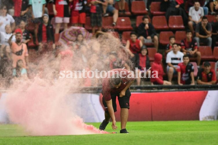 El partido entre Colón y Vélez fue suspendido a los 22 minutos del primer tiempo.