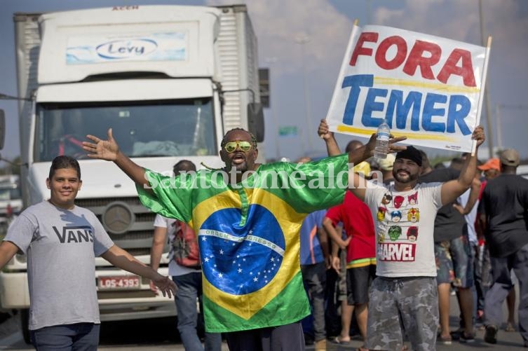 Temer autorizó el uso de las fuerzas armadas para levantar el bloqueo de rutas