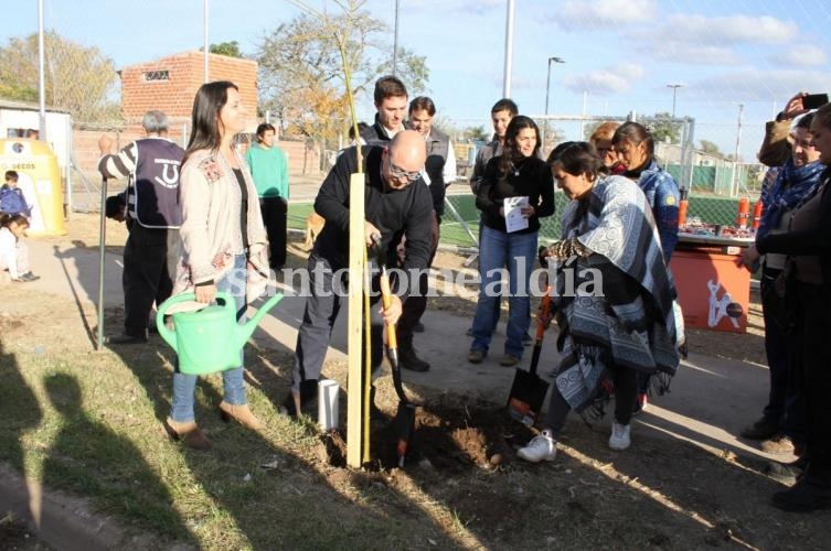 Junto a la empresa Bahco, Santa Fe renovó su arbolado