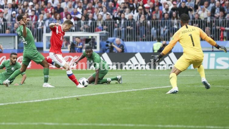 Rusia goleó 5-0 a Arabia Saudita.