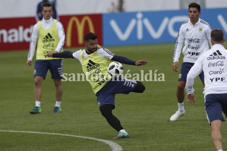 Hay equipo para el debut: ¿4-2-3-1 o 3-3-2-2?