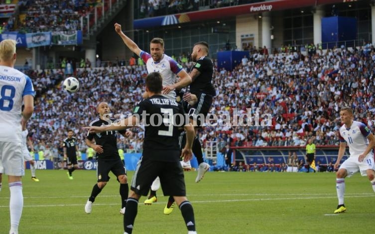 Argentina no pudo con Islandia en el debut.