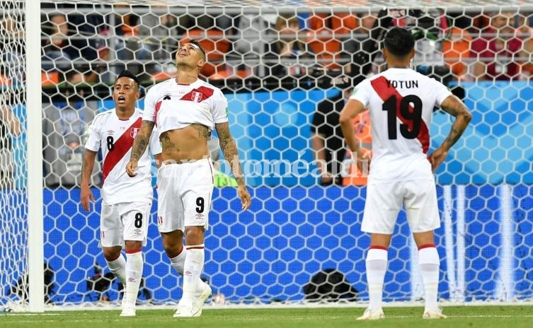 Perú no pudo con Dinamarca en su regreso mundialista