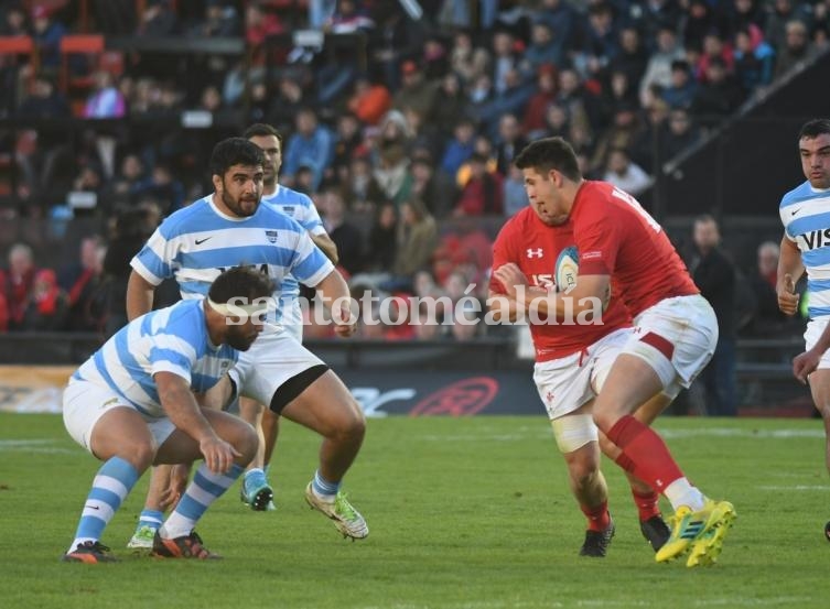 Gales aplastó a Los Pumas y Hourcade presentó la renuncia