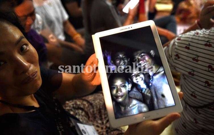 Doce niños atrapados en una cueva en Tailandia