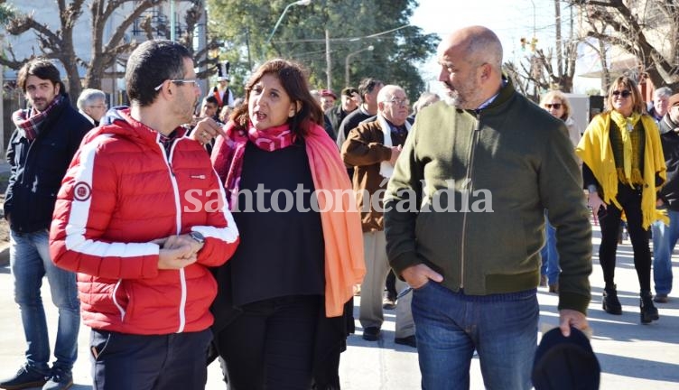 Junto a vecinos, artistas urbanos y funcionarios de gobierno, la intendente Daniela Qüesta dejó formalmente habilitada la obra.