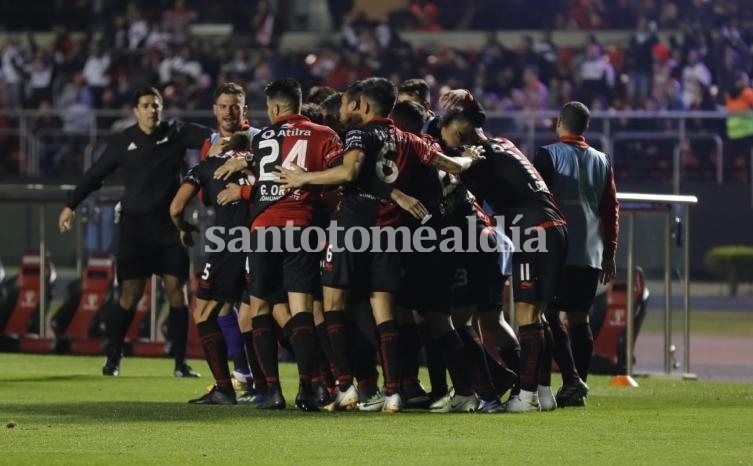 Colón dio un golpe histórico en el Morumbí