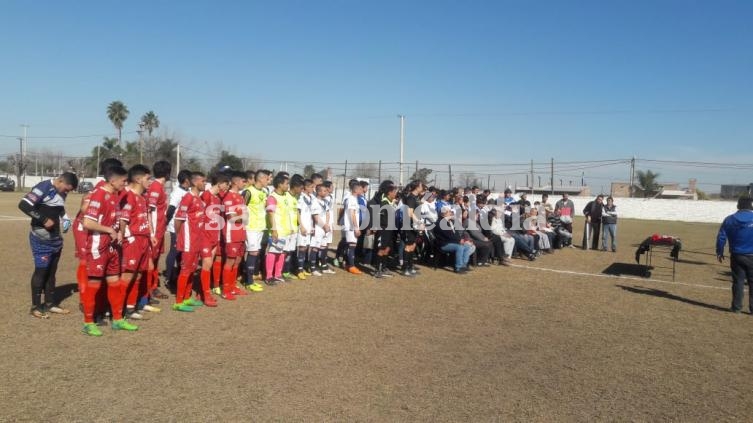 La ceremonia inaugural se realizó antes del encuentro entre Nobleza e Independiente. (Foto: Prensa LSF)