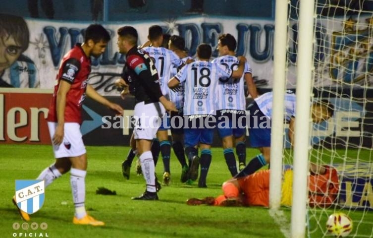 Colón perdió sobre la hora en Tucumán
