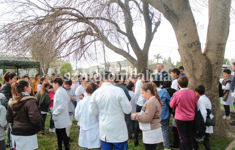 Actividades en la Escuela 1110 por el día del árbol.