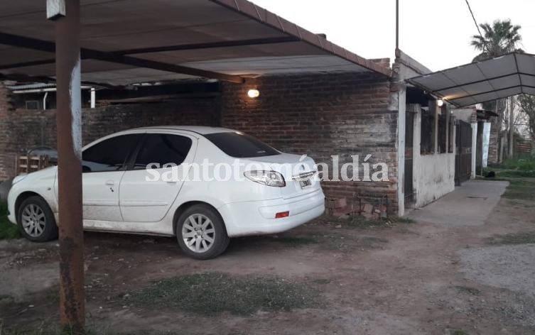 Atacaron a balazos la casa y el auto de un policía