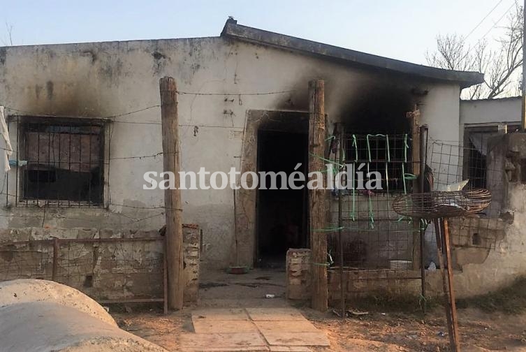 Vecinos incendiaron la casa del presunto asesino del niño de 3 años