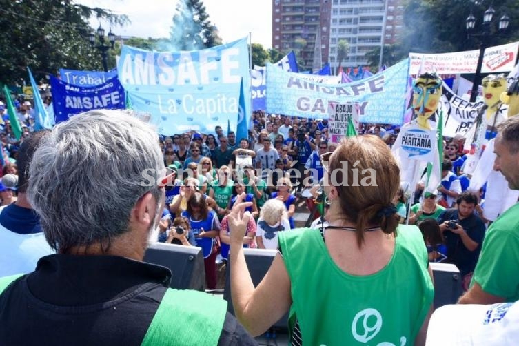 Docentes convocan al paro nacional 