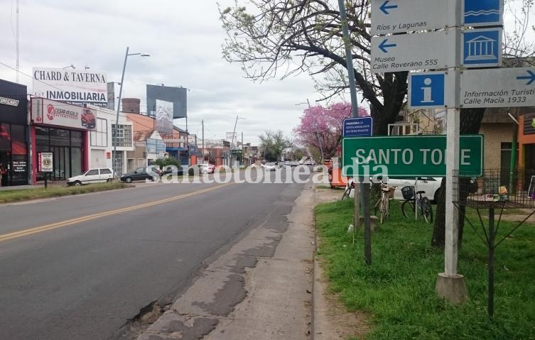 Una postal inusual para un día de semana en el ingreso a la ciudad.