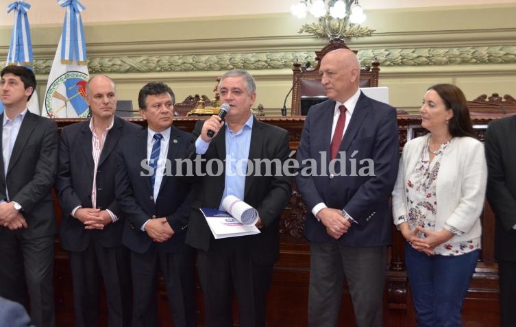 Alberto Cejas fue reconocido por la Legislatura santafesina