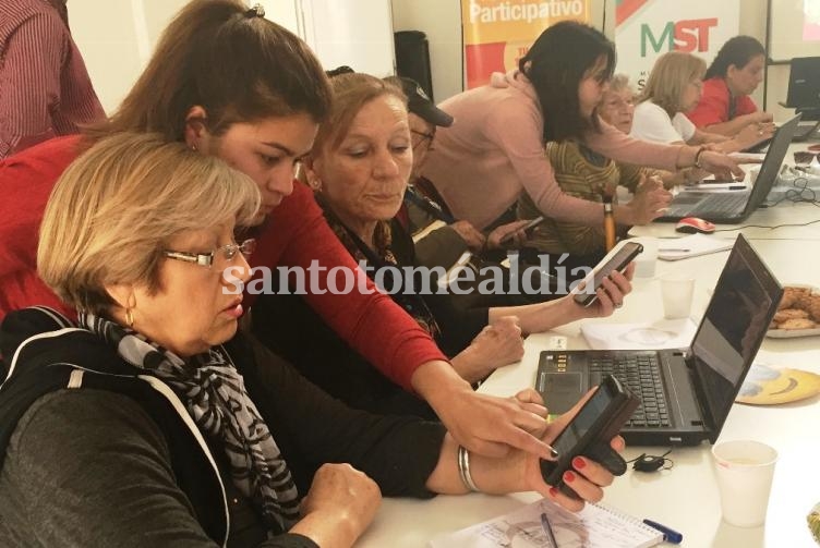 El Presupuesto Participativo acerca los adultos mayores a la cultura digital