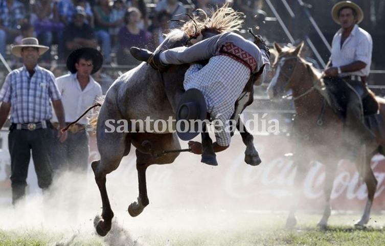 Murió un jinete en un festival de doma en Angélica