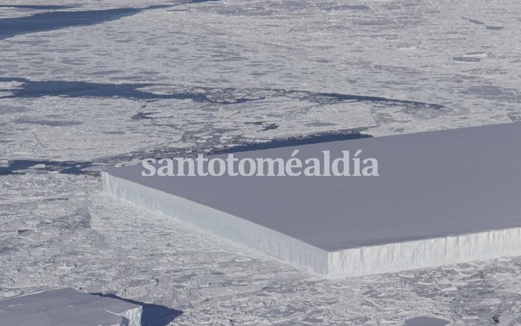 Encuentran un iceberg geométrico perfecto en la Antártida 