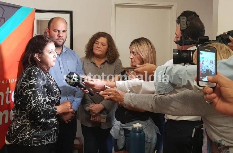 Qüesta, Covacich y Chena, en la presentación del Programa de Entrega Voluntaria de Armas de Fuego. (Foto: Municipalidad de Santo Tomé)