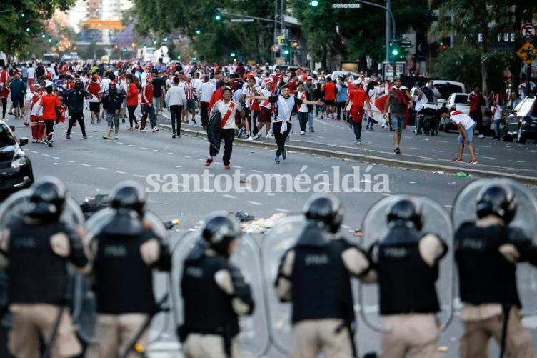Ganaron los violentos: Se suspendió el River-Boca por incidentes