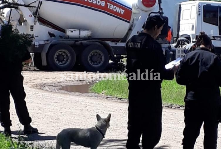 Murió un motociclista aplastado por un camión hormigonero