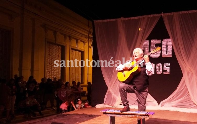 Orlando Vera Cruz, ex alumno de la escuela, participó de los festejos por el 150 aniversario. (Foto: Municipalidad de Santo Tomé)