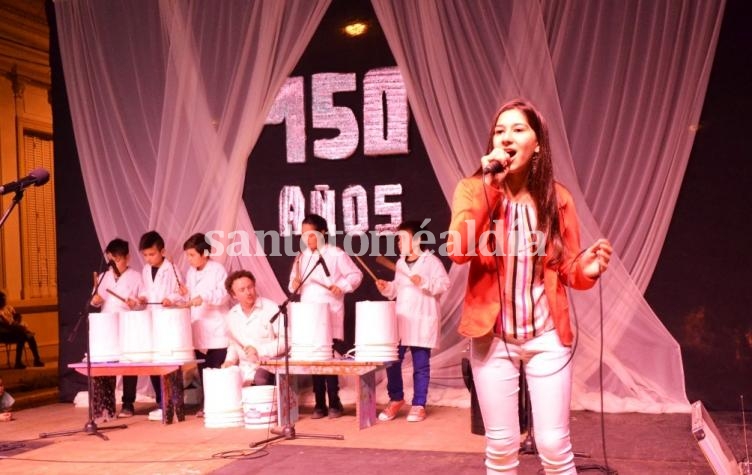 La banda rítmica de la escuela brindó un espectáculo musical. (Foto: Municipalidad de Santo Tomé)