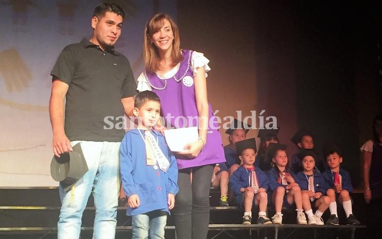 160 alumnos recibieron diplomas y medallas y se despidieron del establecimiento educativo. (Foto: Municipalidad de Santo Tomé)