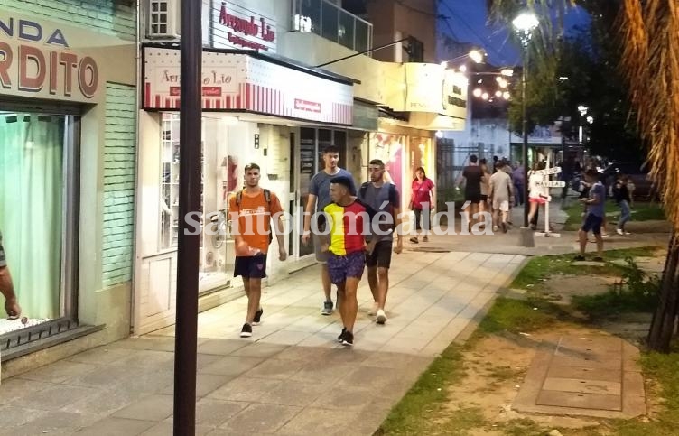 El pasado fin de semana los negocios de los principales corredores extendieron su horario de atención. (Foto: Municipalidad de Santo Tomé)