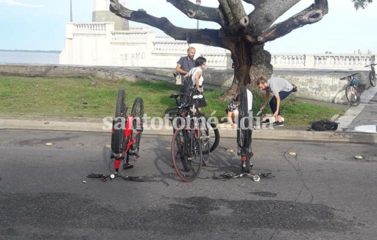 Bicicleteada en la costanera de Santa Fe por Mariana Olivera. (Foto: Gentileza Radio EME)