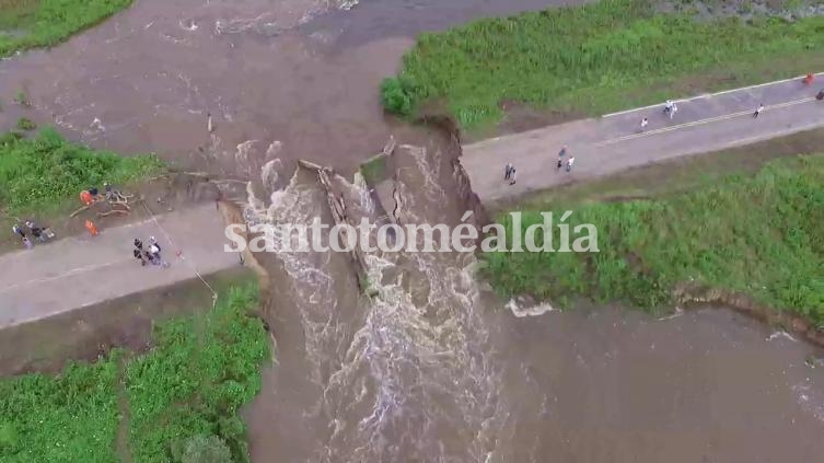 La imagen aérea habla por sí sola: más de 20 metros de ruta desaparecieron. (Foto: @jufarusf )