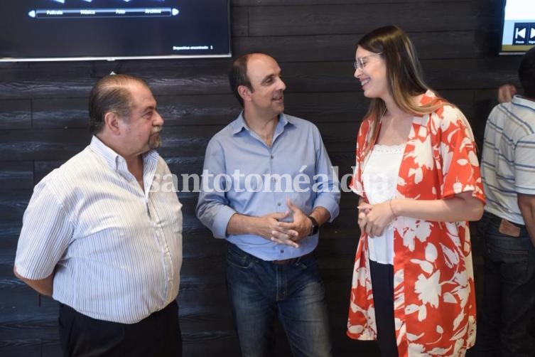 Buniva, junto a José Corral y a Florencia González, precandidata a concejal. (Cambiemos)