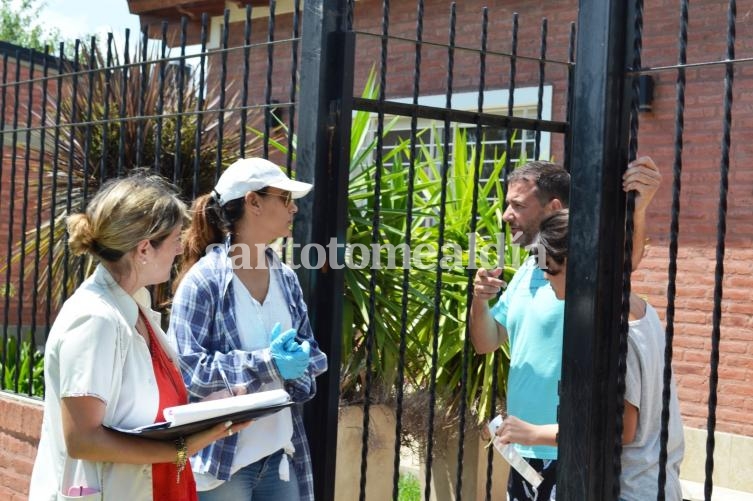 En las inmediaciones recuerdan a los vecinos las formas de prevenir la enfermedad. (Foto: Municipalidad de Santo Tomé)