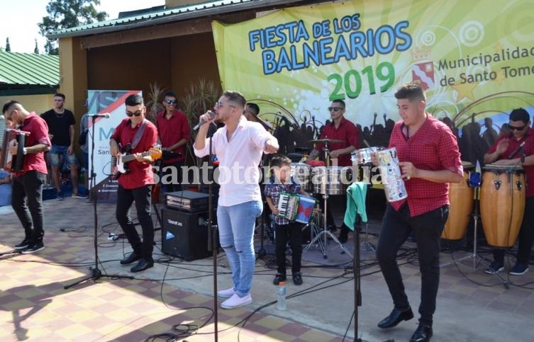 El grupo local Bailaló abrió la serie de shows musicales. (Foto: Municipalidad de Santo Tomé)