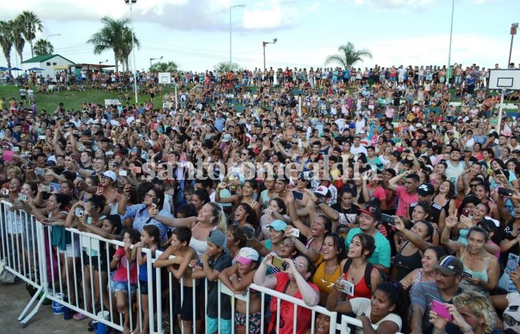 Una verdadera multitud se congregó en las inmediaciones del camping municipal. (Foto: Municipalidad de Santo Tomé)