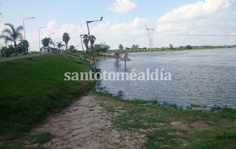 Por la crecida del Salado, inhabilitaron el balneario municipal.