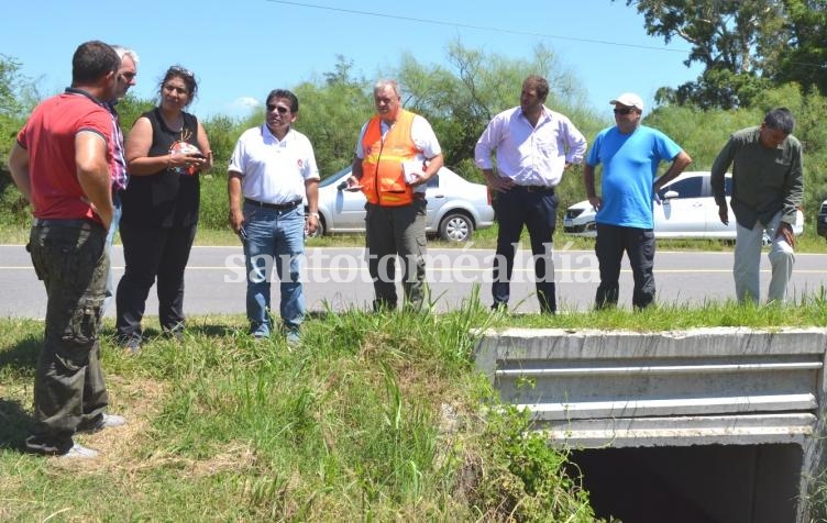 Funcionarios municipales y provinciales supervisaron las defensas. (Foto: Municipalidad de Santo Tomé)