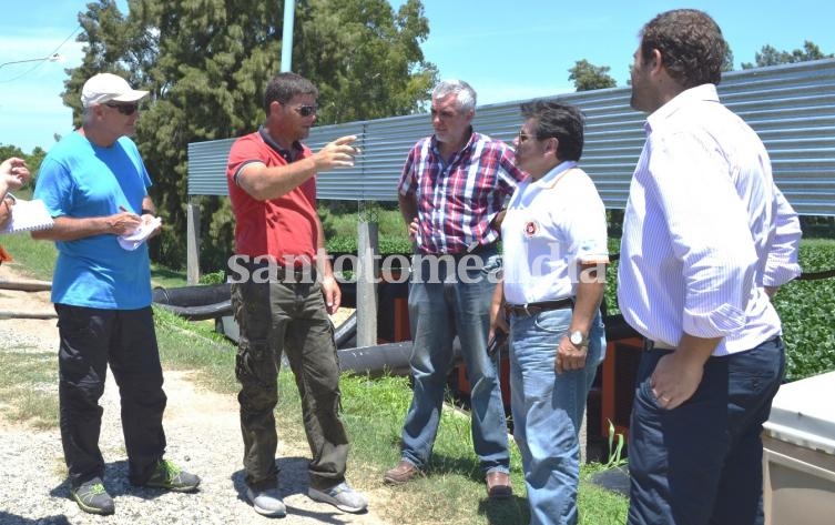 Funcionarios municipales y provinciales supervisaron las defensas. (Foto: Municipalidad de Santo Tomé)