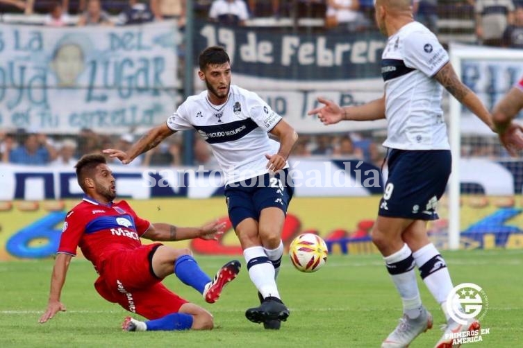 Gimnasia hundió a Tigre y respira en la tabla de abajo