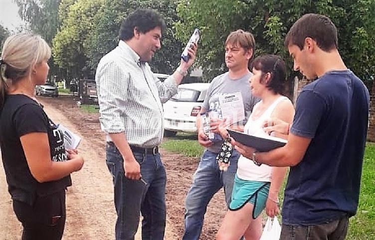 Carlos Clemente se reunió con vecinos de barrio 12 de Septiembre.