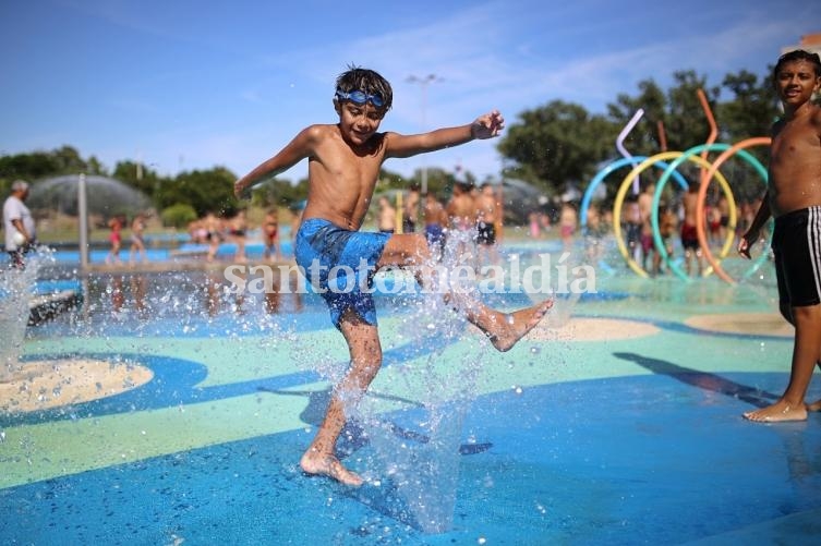 Santa Fe: Se vive a pleno la nueva plaza húmeda del Parque del Sur