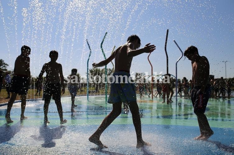 La nueva plaza húmeda del Parque del Sur. (Foto: Municipalidad de Santa Fe)