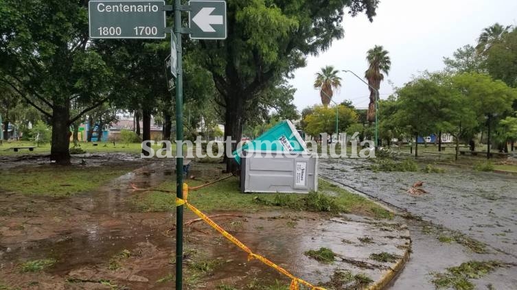 En la plaza Libertad y el parque Sarmiento los árboles resultaron muy dañados. (Foto: Municipalidad de Santo Tomé) 