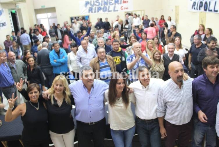 Pusineri junto a los precandidatos a concejales. (Prensa Pusineri)