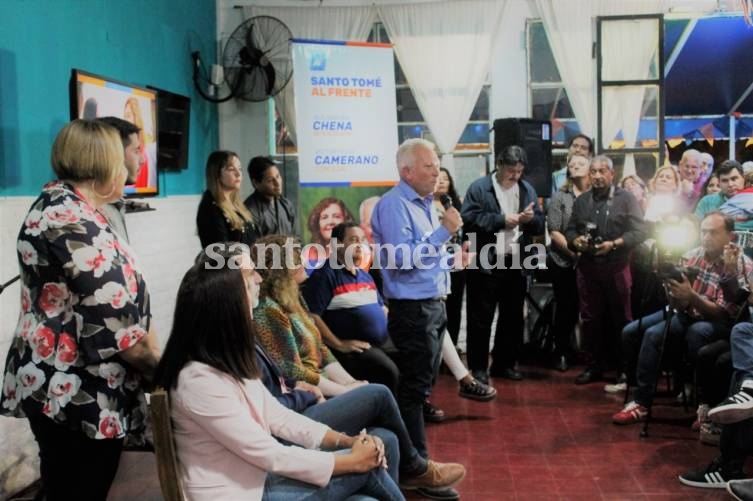 El primer candidato a concejal de la lista, Víctor Camerano, se dirigió a los presentes.