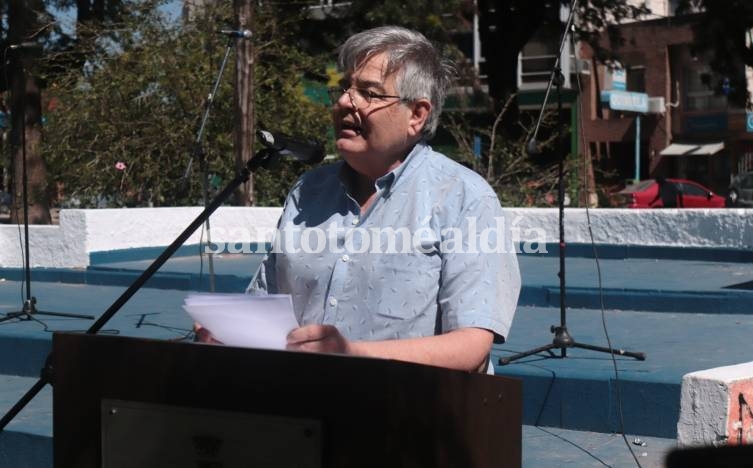 Carlos Fluxá, durante el acto de este domingo. (Foto: Municipalidad de Santo Tomé)