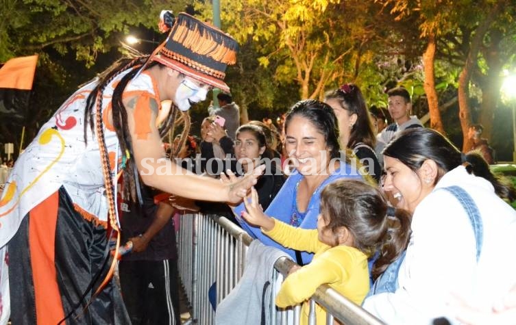 La fiesta de carnaval le puso calor al otoño santotomesino. (Foto: Municipalidad de Santo Tomé)