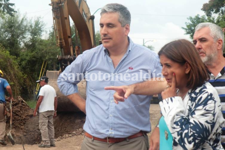 Qüesta supervisó el entubado del canal Roverano en una etapa clave de su ejecución