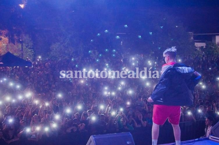 Más de tres mil jóvenes vibraron al ritmo de YSY A